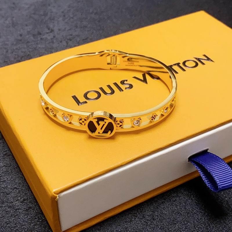 LV Bracelets 250